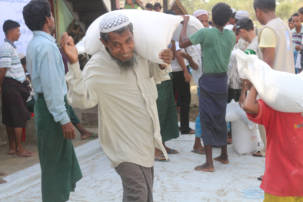 إبتسامة وتحية من بورما لأهل الكويت